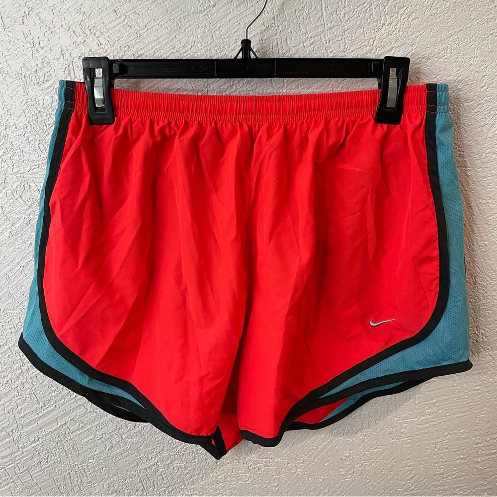 Women’s Nike Tempo Shorts, sz Large